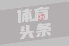 俄男子1500米高空表演单杠大回环